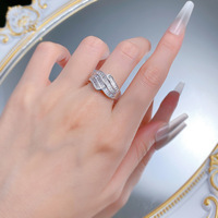 Bague éternité en argent sterling 925 plaqué rhodium avec zircone cubique taille émeraude baguette glacée pour mariage et soirée