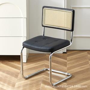 Chaise de salle à manger vintage en rotin avec assise en cuir et structure en métal pour la salle à manger à domicile - Product Image 4