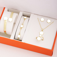 Pendientes de Cinco Pétalos, Anillo de Trébol de Cinco Hojas, Pulsera, Collar - Juego de Cinco Piezas, Juego Decorativo de Flores de Cinco Hojas para Mujer