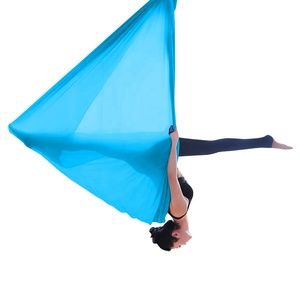 Tissu <span class=keywords><strong>de</strong></span> <span class=keywords><strong>hamac</strong></span> <span class=keywords><strong>de</strong></span> <span class=keywords><strong>Yoga</strong></span> <span class=keywords><strong>de</strong></span> vol d'air <span class=keywords><strong>de</strong></span> haute qualité <span class=keywords><strong>de</strong></span> 7M professionnel à faible étirement pour la balançoire aérienne d'Anti-gravité <span class=keywords><strong>de</strong></span> sports <span class=keywords><strong>de</strong></span> <span class=keywords><strong>Yoga</strong></span> - Product Image 4