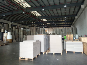 200gsm 250gsm 300gsm 350gsm 400gsm <span class=keywords><strong>papier</strong></span> blanc revêtu duplex <span class=keywords><strong>papier</strong></span> dos gris dos pour boîtes en <span class=keywords><strong>papier</strong></span> - Product Image 6