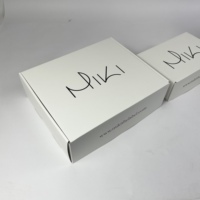 Boîte d'emballage en carton ondulé imprimé personnalisé Boîte d'expédition de produit de commerce électronique intérieur blanc et sac à provisions réutilisable
