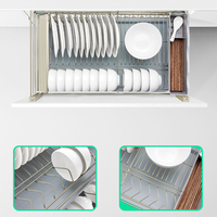 Panier de rangement coulissant peu encombrant pour cuisine de camping-car et installation dans des armoires étroites et compactes
