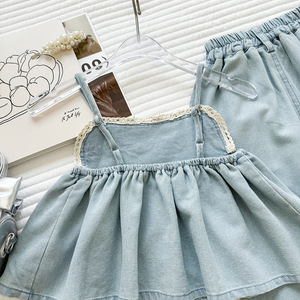 Nuovo Set Estivo 2026 per Ragazze: Top in Denim Ricamato con Fiori e <span class=keywords><strong>Pantaloni</strong></span> a Gamba Larga in Pizzo, Completo Casual Due Pezzi per Bambine - Product Image 4