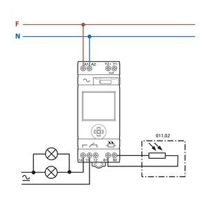 Interruptor de tiempo Finder Chrono 16A 250V AC/DC fotoeléctrico con pantalla para control de iluminación - Product Image 4