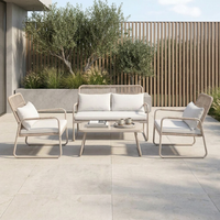 Ensemble de salon de jardin en rotin 4 pièces avec structure en acier thermolaqué et assise en osier tressé pour l'extérieur