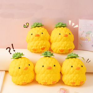 Jouet Squishy Créatif Canard Jaune à Tête d'Ananas 12 cm en Matériau TPR, Cadeau Amusant Anti-Stress pour Enfants de 6 Ans et Plus, Easy Mood - Product Image 3