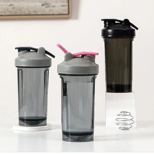 Bouteille <span class=keywords><strong>shaker</strong></span> portable premium en plastique sans BPA avec couvercle à clapet anti-fuite et boule mélangeuse à ressort pour la gym, le fitness et les boissons sportives - Product Image 1