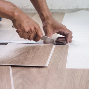 Plancher SPC en bois rustique de qualité supérieure, écologique, gaufré, système de clic Valinge, 7 mm, pour chambre à coucher - Product Image 1