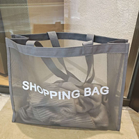 Sac fourre-tout en maille personnalisé avec logo, bords renforcés et soufflets latéraux pour promotions en supermarché, cadeaux promotionnels pour salons professionnels, vente en gros