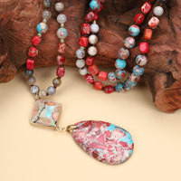 Elegante collar de piedra emperador bohemio con colgante de gota de agua de rombo, cadena de cuentas anudadas chapadas en oro a la moda para suéteres
