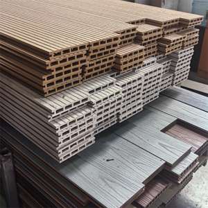 Co-extrusion de terrasse extérieure en composite 3D WPC 140x20mm 137x23mm Revêtement de <span class=keywords><strong>sol</strong></span> pour terrasse de course de <span class=keywords><strong>piscine</strong></span> <span class=keywords><strong>hors</strong></span> <span class=keywords><strong>sol</strong></span> - Product Image 6