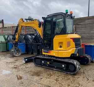 Excavadora Hidráulica de 5 Toneladas, Modelo 9051FZTS, con Chasis Resistente para Terrenos Difíciles y Operación Continua - Product Image 1