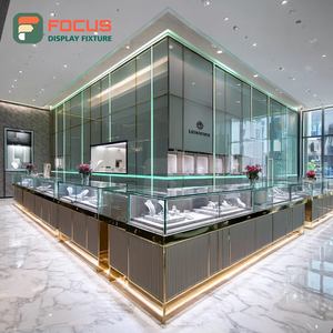 Exhibidor de Joyería Moderno para Interiores de Tiendas, Mostrador de Exhibición con Marco de Madera para Espacios de Boutique - Product Image 1