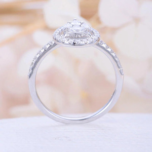 Anello da Donna con Design a Goccia Cava a Forma di Pera - Product Image 6