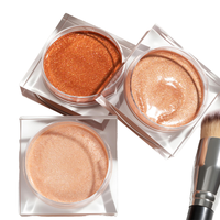Crème illuminatrice longue tenue à texture crémeuse, effet glow pour le visage, éclat lumineux, waterproof, vegan, marque privée