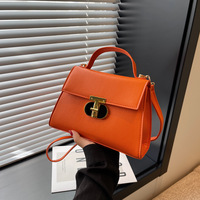 Sac à main design pour femme 2023, nouvelle mode populaire, sac à bandoulière pour femme avec fermoir, couleur unie
