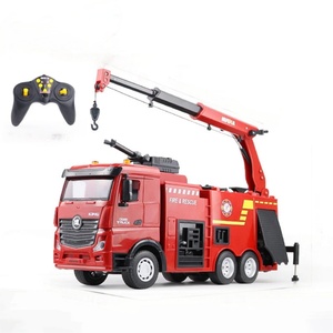 Camion de pompiers télécommandé Huina 1362 1/18 RC 9CH en alliage avec éclairage, pulvérisation d'eau et fonction de camion de pompiers - Product Image 1