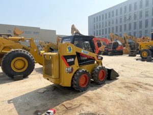 รถตักล้อยาง CAT 226B ขนาด 2.8 ตัน เครื่องยนต์ดีเซล Cat 3024C ได้รับการรับรองมาตรฐาน CE และ EPA เหมาะสำหรับงานจัดสวน - Product Image 4