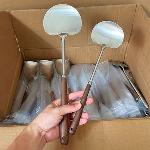 Espátula de Acero Inoxidable 304 con Mango Largo de Madera de Nogal, Utensilio de Cocina Anti-escaldaduras, Juego de 2 Cucharas para Saltear - Product Image 3