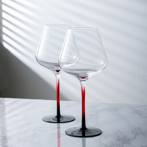 Tasses en verre à vin rouge élégantes avec logo personnalisé avec tige colorée et base noire <span class=keywords><strong>gobelet</strong></span> en verre de cristal pour bar, maison, fête, mariage - Product Image 4