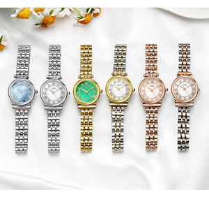 Reloj de cuarzo con esfera de números romanos y pulsera de metal para mujer - Product Image 3