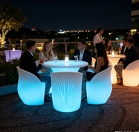 Ensemble de table et de chaises en plastique lumineux LED, meubles imperméables et lumineux pour la plage, le bar, les événements nocturnes - Rechargeable, changeant de couleur