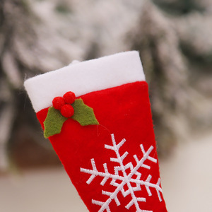 QY Fournitures de décoration de Noël pour la maison et les fêtes, ensemble d'accessoires de table, mini-casquette de Père Noël en tissu non tissé, housses de couteau et fourchette de Noël - Product Image 3