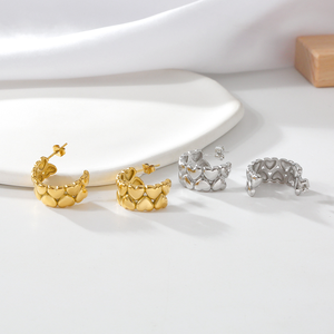Boucles d'oreilles en forme de cœur entrelacé en acier inoxydable plaqué or 18 carats PVD pour femmes |   Design haut de gamme, luxueux et léger - Product Image 6