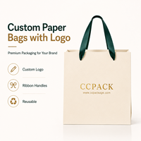 Sacs en papier personnalisés avec poignée en ruban et logo estampé à chaud en or, fabriqués en papier couché pour l'emballage cadeau de boutiques, vente en gros