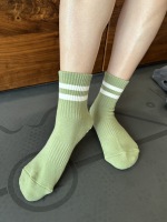 Chaussettes de yoga et de Pilates pour femmes, double face, antidérapantes, rayées, vert matcha, qualité supérieure, personnalisées, vente en gros, par le fabricant Glacier Premium