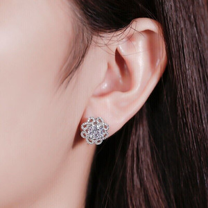 Orecchini a Perno con Zirconi Floreali per Donne, Gioielli Eleganti e Scintillanti per Uso Quotidiano e Ufficio, Idea Regalo - Product Image 3