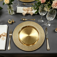 Hochwertige Amerikanische Stil Gepolsterte Goldene PP-Platzteller und Tischsets für Weihnachten und Neujahr Dekoration