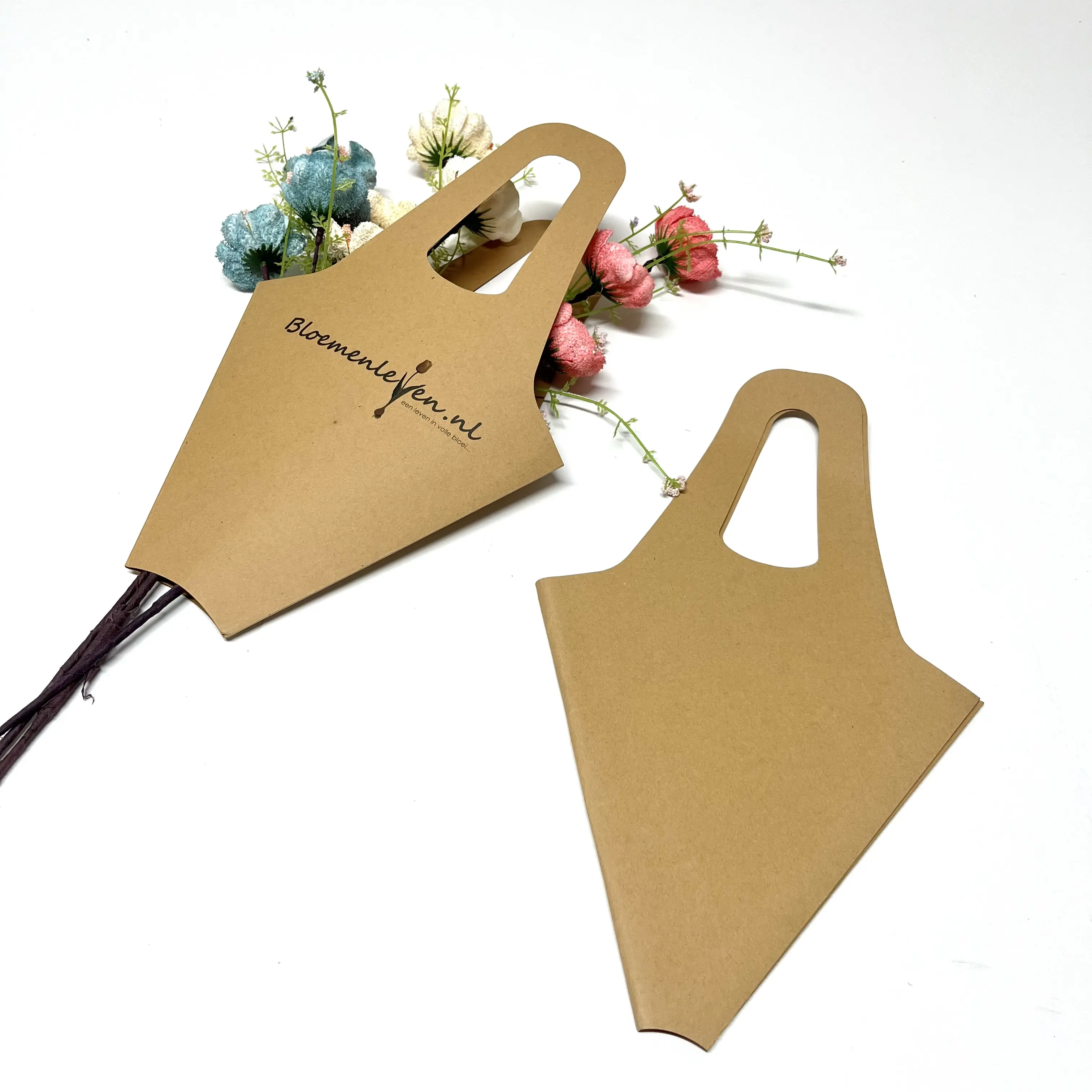 カスタムクラフト紙フラワースリーブボックス植物包装装飾ギフトバッグバレンタインデー用ハンガー付き
