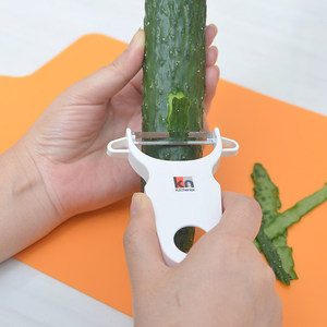 Éplucheur multifonctionnel en acier inoxydable Reigu pour pommes, pommes de terre, fruits et légumes, fabriqué au Japon - Product Image 2