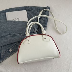 Sac de golf Boston personnalisé en PU imperméable à bandoulière unique, fermeture éclair, doublure en polyester, style féminin tendance, idéal pour les voyages - Product Image 3