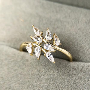 Anello in Cristallo a Forma di Pianta T0490, Placcato in Oro 18K con Incastonatura a Griffe, Anelli con Gemme per Donna, Uso Quotidiano - Product Image 3