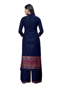 Traje de invierno Dilkash de diseño único con bordados elaborados, tela suave y cálida, salwar kameez para damas disponible a buen precio. - Product Image 4