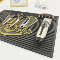 Meilleures ventes 2023 QiXiang Certifié CE pour un usage écologique, tapis de coupe de cheveux moderne et mignon en PVC souple, accessoires de barbier personnalisés
