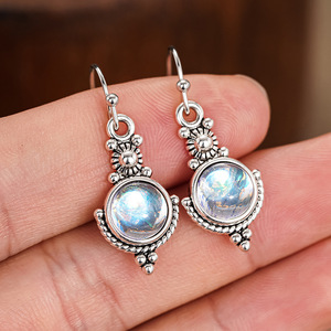 Orecchini Pendenti Stile Bohémien con Pietra di Luna per Donne, Gioielli Vintage alla Moda - Product Image 4