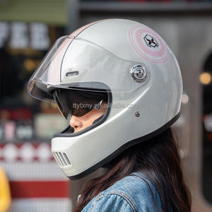 Casco de carreras profesional para todas las estaciones para motocicletas Diseño ligero y ventilado con visera doble Nueva condición - Product Image 3