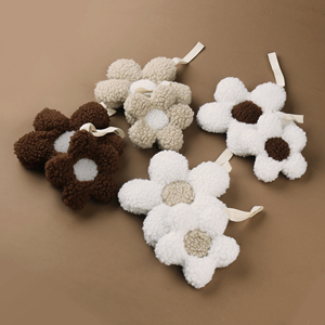 Toptan özel çiçek şekli bebek yeni Teddy kabarık peluş Sherpa Soother çiğneme dişlikleri yenidoğan emzik zinciri pamuk ahşap - Product Image 4
