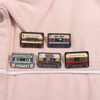 Chine Fabricant Personnalisé 80s 90s Rétro Nostalgique Cassettes de Bande Puis-je Emprunter un Sentiment taylor chanteur épinglettes en émail épinglette