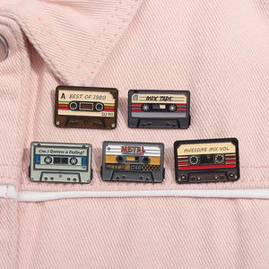Fabricante <span class=keywords><strong>de</strong></span> China Custom 80s 90s Retro Nostálgico Cinta Casetes ¿Puedo tomar prestado un sentimiento Taylor Singer esmalte pines solapa PIN - Product Image 4