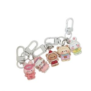 Porte-clés en PVC mignon de dessin animé, pendentif chat chien, accessoires pour amis et couples, décoration de sac à dos, vente en gros, petit cadeau - Product Image 1