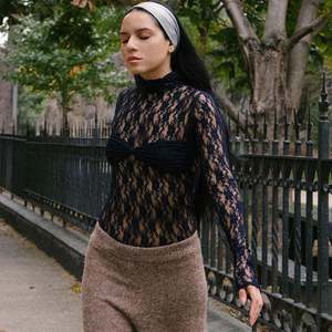 À la mode nouveau Design dentelle Vintage couleur unie voir à travers <span class=keywords><strong>haut</strong></span> court chemise à manches longues <span class=keywords><strong>pagode</strong></span> décontracté Sexy <span class=keywords><strong>haut</strong></span> pour femme - Product Image 4