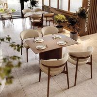 Table et chaises en bois nordique au prix d'usine, bordure dorée de luxe, 4 chaises, structure métallique, mobilier de restaurant, café, restaurant