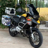 Moto d'aventure R1200GS ADV en excellent état. Moteur Boxer 1170cc ABS Trois coffres à bagages Entièrement fonctionnel 6 vitesses