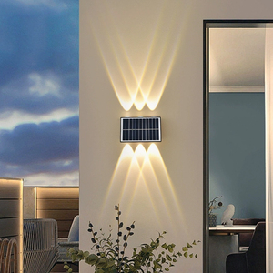 ไฟติดผนังโซลาร์เซลล์แสงสีขาวนวล 2700K รับประกัน 1 ปี กันน้ำ IP65 ไฟ LED ติดผนังพร้อมเซ็นเซอร์ตรวจจับความเคลื่อนไหวสำหรับสวน - Product Image 1