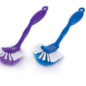 ANAX IMPEX Brosse de nettoyage de tapis très vendue, poils doux en plastique vierge, nettoyage efficace, forme ovale, couleur rouge, pour tapis domestiques - Product Image 1